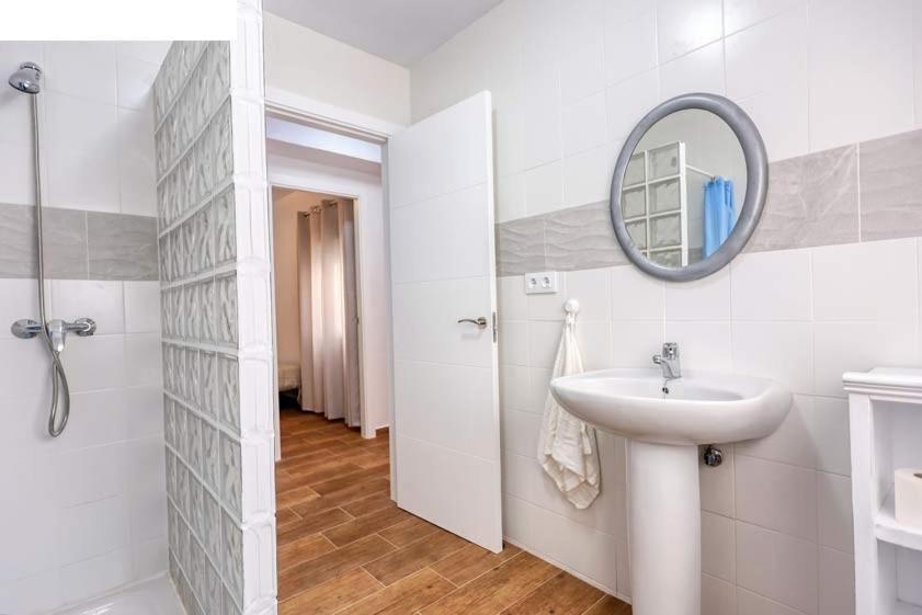 הוילה קוניל דה לה פרונטרה Casa Gardenia A 200M Playa Solo Familias מראה חיצוני תמונה